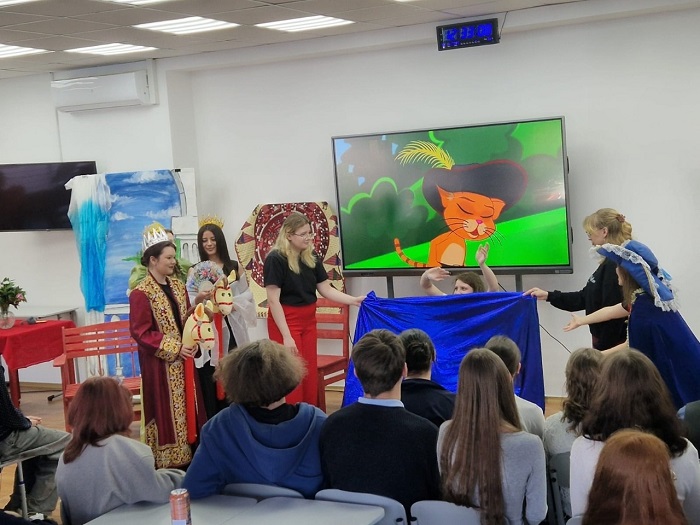 Студенты МГТУ-МАСИ провели в школе имени Маяковского мероприятие «В мире Испании» на испанском языке