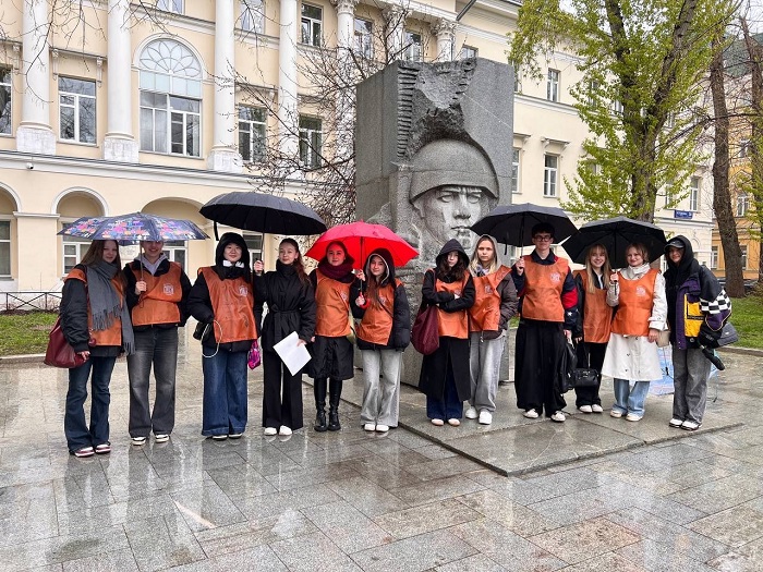 В преддверии Дня Победы студенты МГТУ‑МАСИ приняли участие в патриотической акции «Походы памяти» — пеших переходах к местам боевой славы