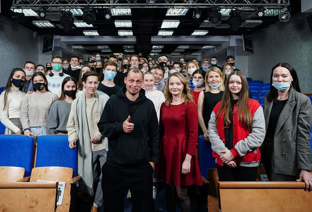 Студенты МИТУ-МАСИ встретились с комиком Виктором Комаровым