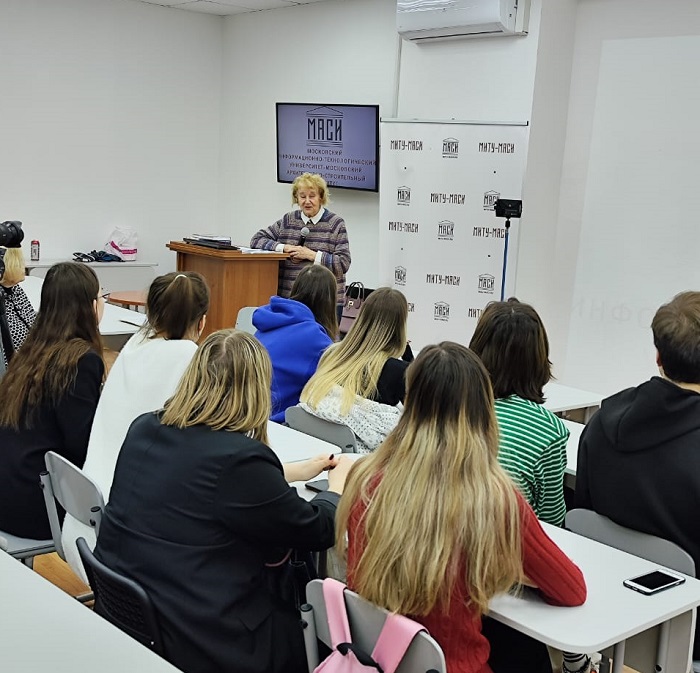 Инна Панченко-Миль провела лекцию на тему развития внутренней и внешней речи